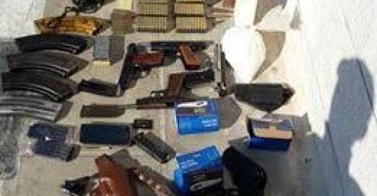 ضبط مخدرات وأسلحة بالرمثا والقبض على مروج بعجلون ضبط مخدرات وأسلحة بالرمثا والقبض على مروج بعجلون