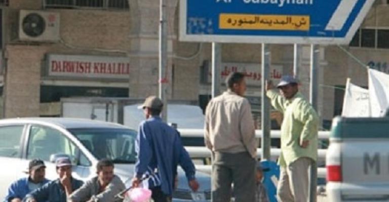 ضبط 250 عاملا وافدا مخالفا خلال يومين ضبط 250 عاملا وافدا مخالفا خلال يومين