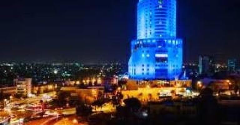 معالم أردنية تضاء بالأزرق تضامنا مع مرضى التوحد معالم أردنية تضاء بالأزرق تضامنا مع مرضى التوحد