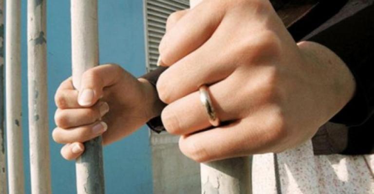 الموقوفات إداريا.. وطريق الحرية المسدود من السجن إلى مركز الإيواء الموقوفات إداريا.. وطريق الحرية المسدود من السجن إلى مركز الإيواء