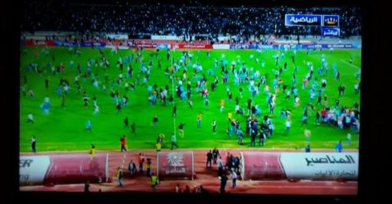 جماهير الفيصلي تقتحم الملعب .. وعقوبات منتظرة على القطبين