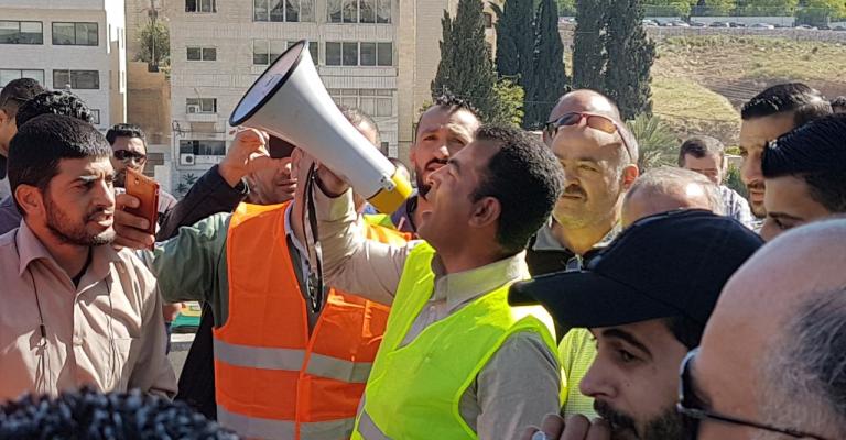 اعتصام لأصحاب التاكسي احتجاجا على التطبيقات