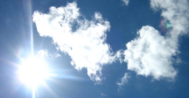 أجواء مشمسة ومعتدلة