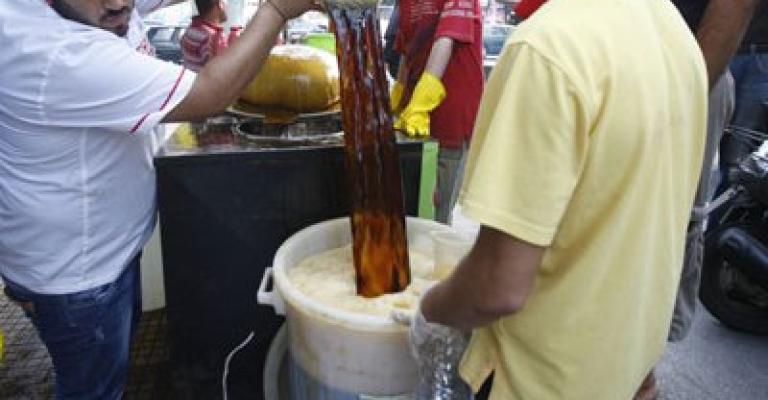 ضبط أكثر من 12.700 لتر من العصائر المخالفة ضبط أكثر من 12.700 لتر من العصائر المخالفة