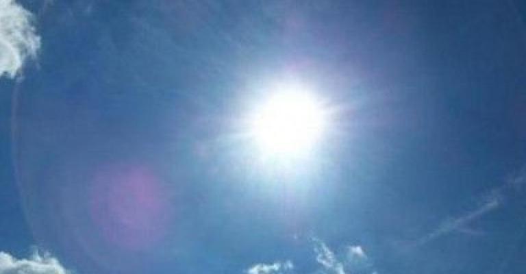 أجواء حارة وجافة وانحسار الموجة الخميس