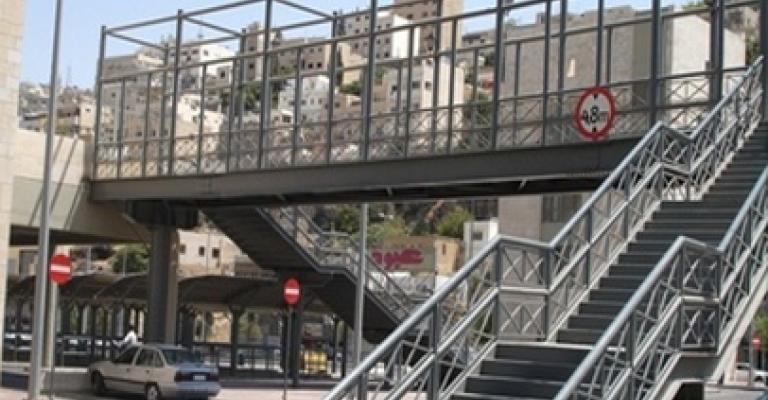 استمرار صيانة جسور مشاة تعرضت لحوادث