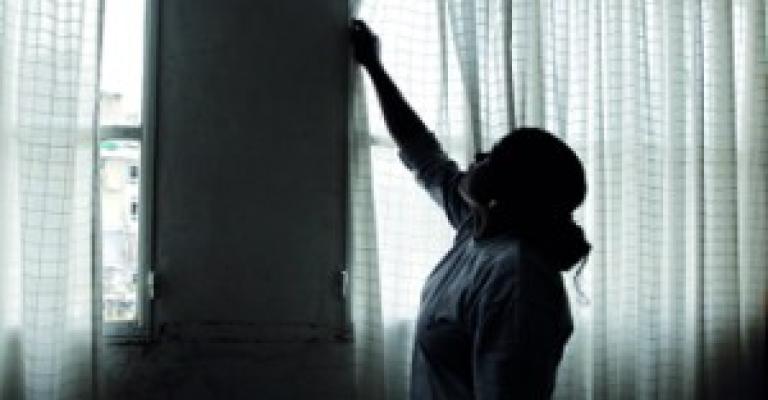 طلب الملف الجنائي والفحص النفسي لعاملات المنازل