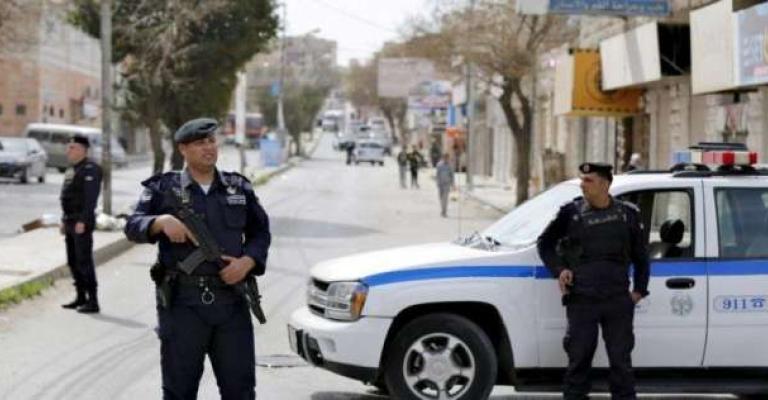 إصابة ضابطي أمن خلال مداهمة