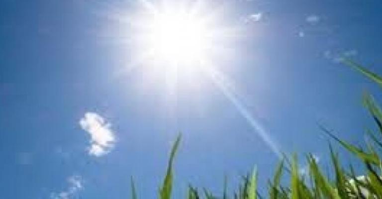 استمرار تأثير الكتلة الحارة وأجواء معتدلة مساء