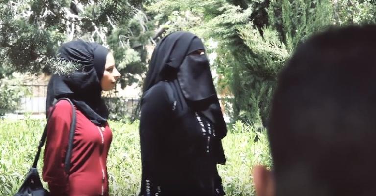 الحرية مش على مزاجك.. الفتاة المحجبة الحرية مش على مزاجك.. الفتاة المحجبة