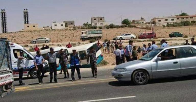 اربد: 11 إصابة بتصادم مركبتين وباص