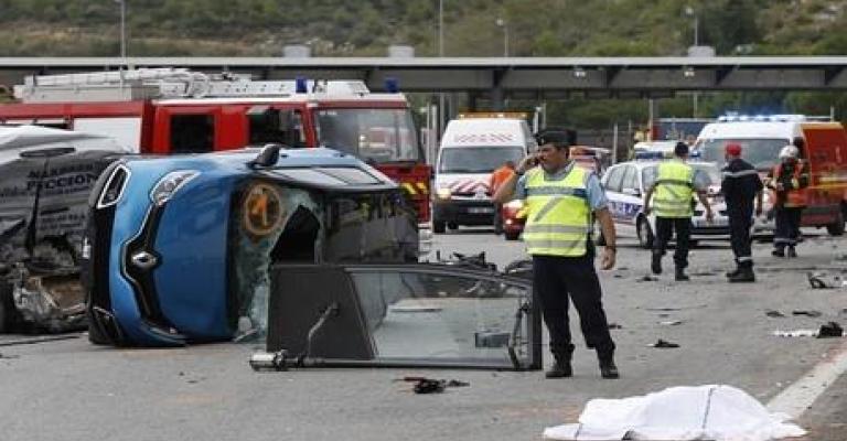 10 إصابات بتدهور شاحنة واصطدامها بـ10 مركبات