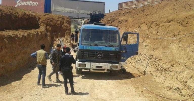 ضبط حفارتين مخالفتين في الرمثا والأزرق