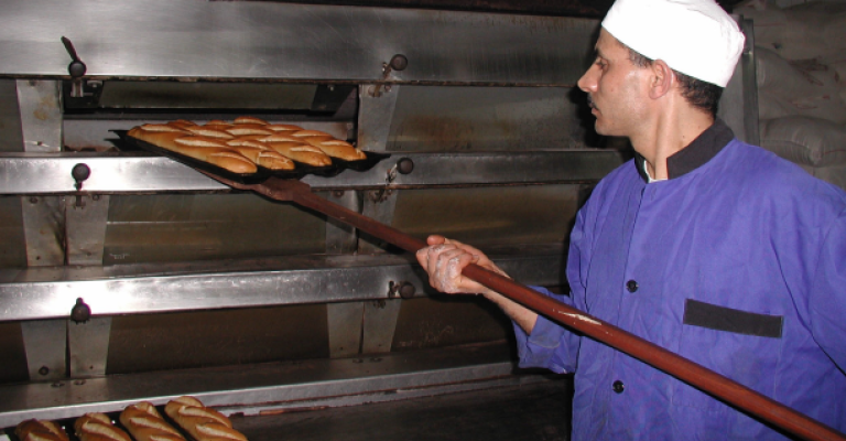 عمال المخابز: ساعات عمل طويلة في ظل ارتفاع درجات الحرارة