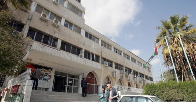 النقابات ترفض الأنظمة التي تمهد خصخصة القطاع الصحي