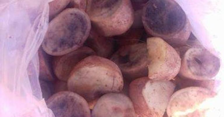 المستهلك" تحذر من بطاطا متعفنة تباع في الاسواق المستهلك" تحذر من بطاطا متعفنة تباع في الاسواق