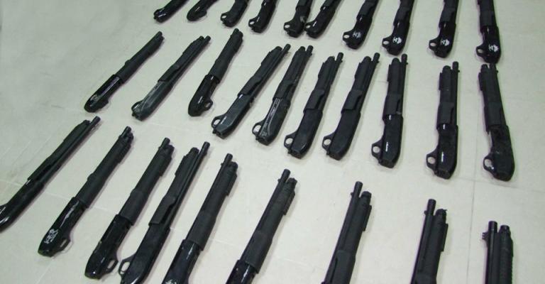 محاكمة 11 شخصا بتهمة تهريب أسلحة للضفة