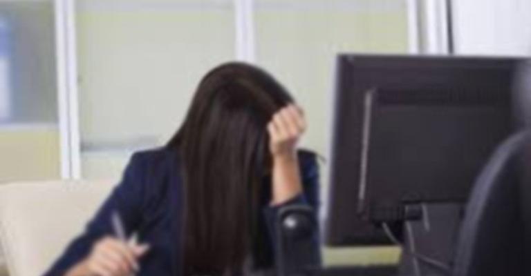 السكرتيرات.. ساعات عمل طويلة وأجور متدنية السكرتيرات.. ساعات عمل طويلة وأجور متدنية