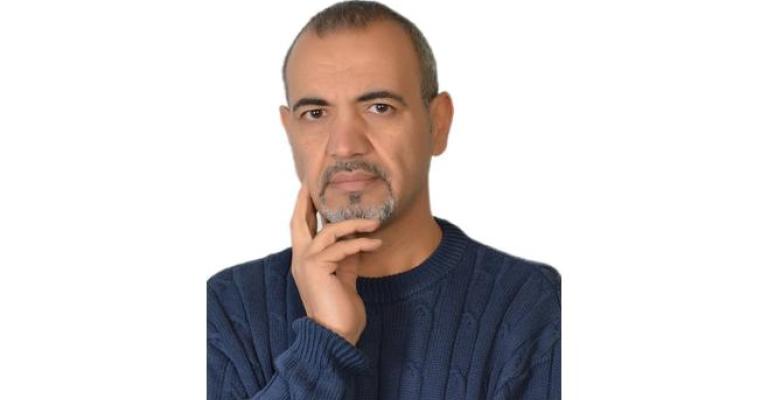 رسام الكاريكاتور حجاج يعتذر ويناشد ب "عدم تضخيم القضية"