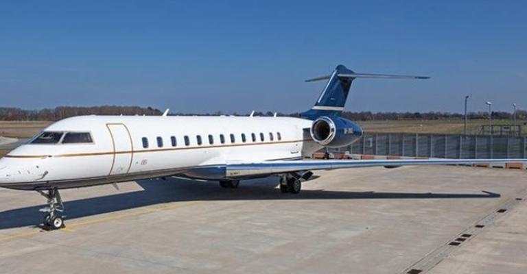 طائرة مصنوعة من بلورات الألماس الطبيعي