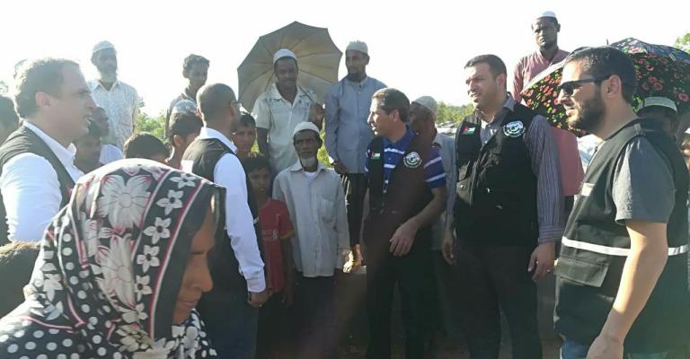 حملة إغاثة الروهينغا تبدأ توزيع الدفعة الأولى من المساعدات على اللاجئين حملة إغاثة الروهينغا تبدأ توزيع الدفعة الأولى من المساعدات على اللاجئين