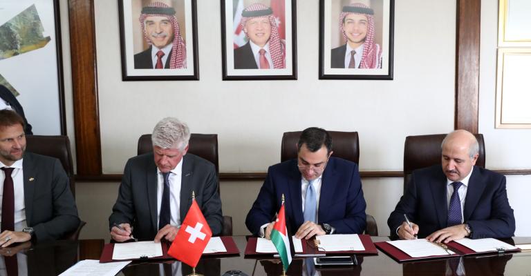 الحكومة توقع اتفاقية مع الاتحاد السويسري للتعاون في مجالات المياه والصرف الصحي