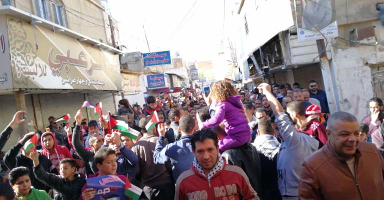 وقفة احتجاجية على القرار الاميركي بمسجد ابي عبيدة