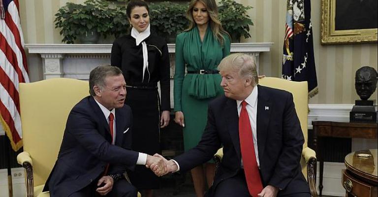 صحفي أمريكي: ترامب ملتزم في دعم عمان كقائد في المعركة ضد التطرف صحفي أمريكي: ترامب ملتزم في دعم عمان كقائد في المعركة ضد التطرف