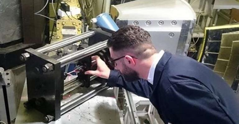 طالب أردني يجري تجربة نووية فريدة في روسيا طالب أردني يجري تجربة نووية فريدة في روسيا