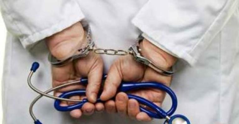 المحكمة الإدارية العليا توقف طبيب عن العمل لحين محاكمته المحكمة الإدارية العليا توقف طبيب عن العمل لحين محاكمته