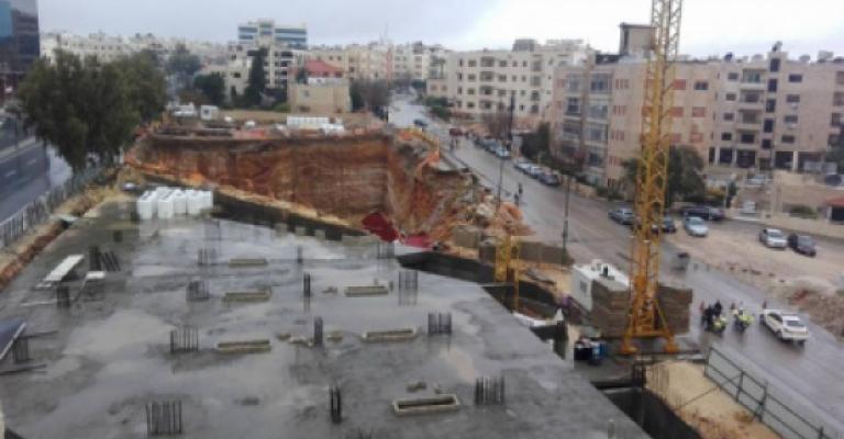 الأمانة تستهجن تحملياه مسؤولية انهيار جزء من شارع الأمانة تستهجن تحملياه مسؤولية انهيار جزء من شارع