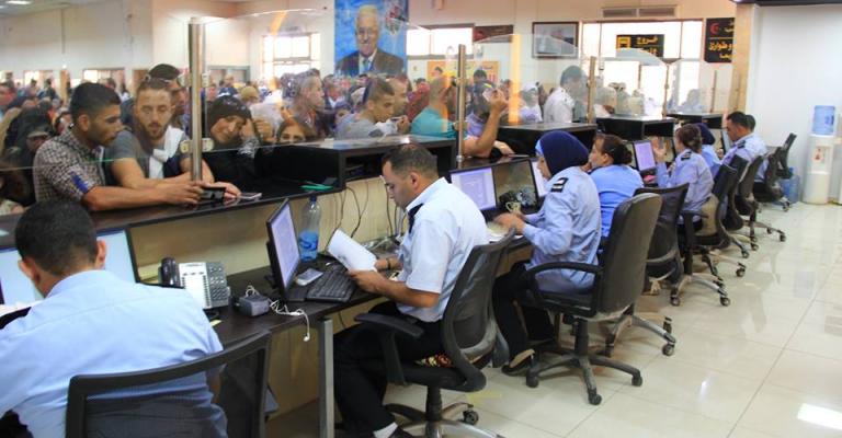 الاحتلال يمنع سفر 15 مواطنًا من معبر الكرامة