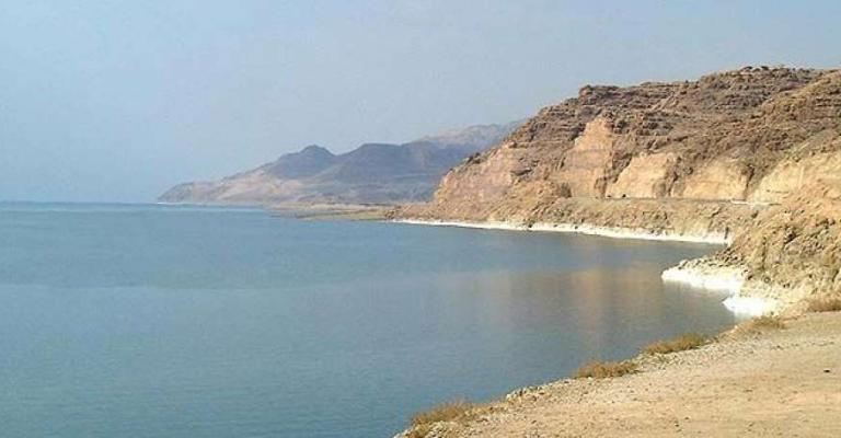 الأردن يسعف سائحين كوريين قذفهما البحر الميت من الجانب الاسرائيلي