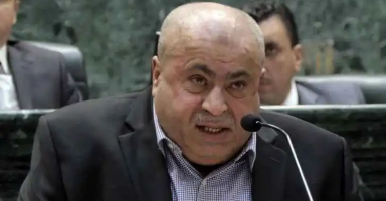 خليل عطية: مسؤولون زاروا نوابا في منازلهم وضغطوا عليهم لمنح الثقة خليل عطية: مسؤولون زاروا نوابا في منازلهم وضغطوا عليهم لمنح الثقة