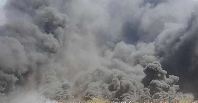 شهيد وعشرات الإصابات بقمع المشاركين بـ"جمعة الكاوشوك" شهيد وعشرات الإصابات بقمع المشاركين بـ"جمعة الكاوشوك"