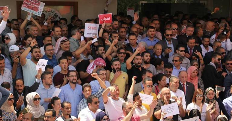 تجار ينتقدون رفع سقف النقابات الى اسقاط الحكومة تجار ينتقدون رفع سقف النقابات الى اسقاط الحكومة