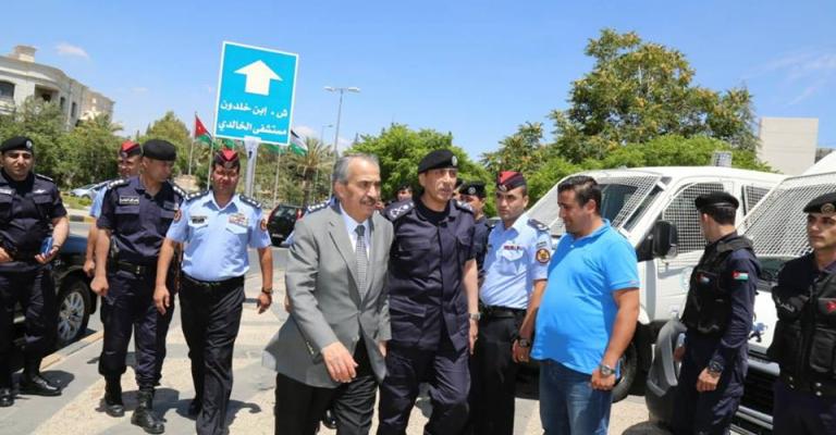 وزير الداخليه يوجه الاجهزة الامنية الاستمرار بسياسة ضبط النفس . وزير الداخليه يوجه الاجهزة الامنية الاستمرار بسياسة ضبط النفس .