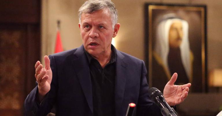 الملك يدعو لحوار وطني شامل وعقلاني