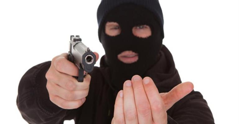 الرمثا: القبض على مشتبه به بسرقة 25 منزلا الرمثا: القبض على مشتبه به بسرقة 25 منزلا