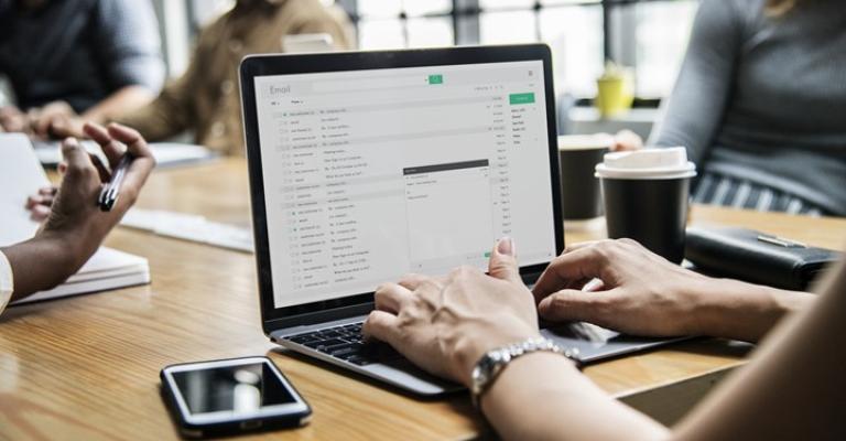 شركة بريطانية تطور برنامجا يمنع إرسال رسائل للشخص الخطأ