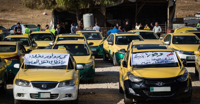 سائقو " الأصفر" يرفضون أول التطبيقات الذكية للنقل سائقو " الأصفر" يرفضون أول التطبيقات الذكية للنقل