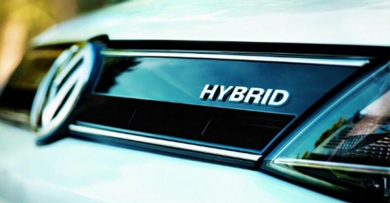 الحكومة تقرر تخفيض نسبة الضريبة الخاصّة على مركبات الهايبرد إلى 30% الحكومة تقرر تخفيض نسبة الضريبة الخاصّة على مركبات الهايبرد إلى 30%