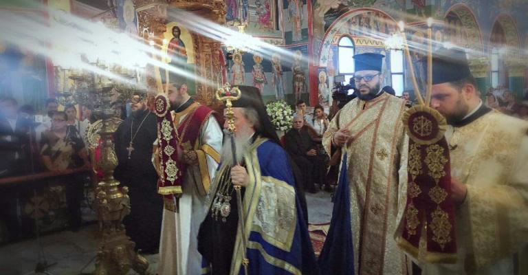 البطريرك ثيوفيلوس يسلم إدارة شؤون الكنائس في عمان للمطران عطالله البطريرك ثيوفيلوس يسلم إدارة شؤون الكنائس في عمان للمطران عطالله