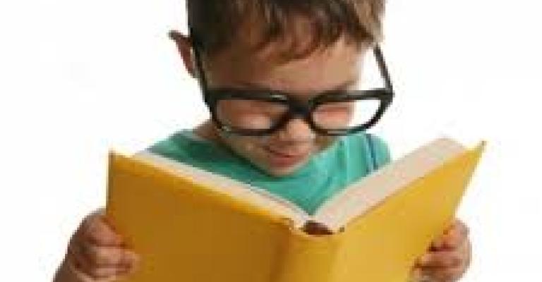 تربويون: تعليم الأطفال القراءة والكتابة قبل تدريبهم على التقنيات التكنولوجية تربويون: تعليم الأطفال القراءة والكتابة قبل تدريبهم على التقنيات التكنولوجية