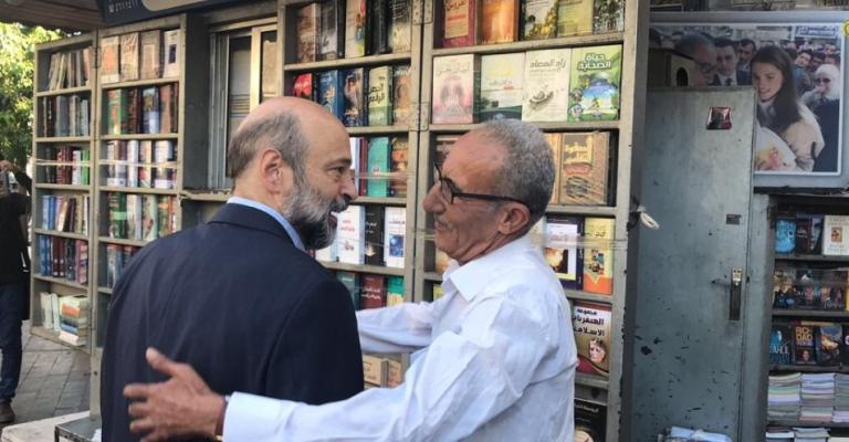 الرزاز يزور «كشك الثقافة العربية» في وسط البلد الرزاز يزور «كشك الثقافة العربية» في وسط البلد