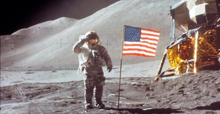 لماذا لم يزر أحد القمر منذ أكثر من 45 سنة؟ لماذا لم يزر أحد القمر منذ أكثر من 45 سنة؟