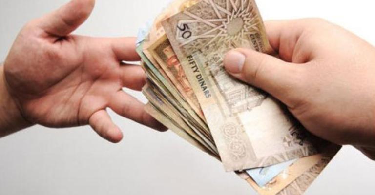 الحكومة: صرف رواتب آب قبيل العيد الحكومة: صرف رواتب آب قبيل العيد