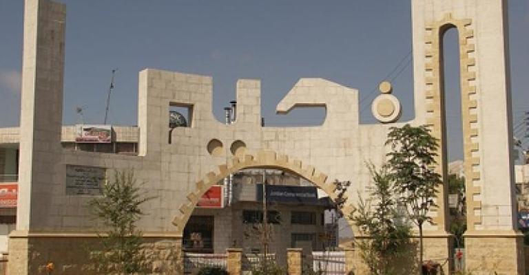 أهالي الفحيص يستنكرون العملية الإرهابية في ضواحي مدينتهم أهالي الفحيص يستنكرون العملية الإرهابية في ضواحي مدينتهم