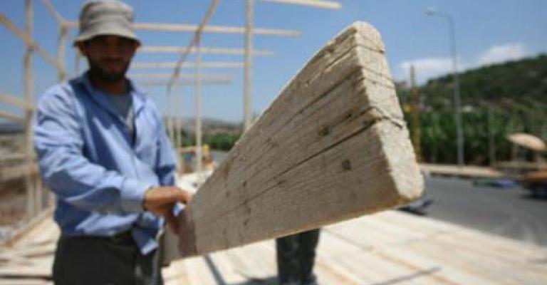 مطالبات بإعادة النظر بشروط استخدام العمالة الوافدة