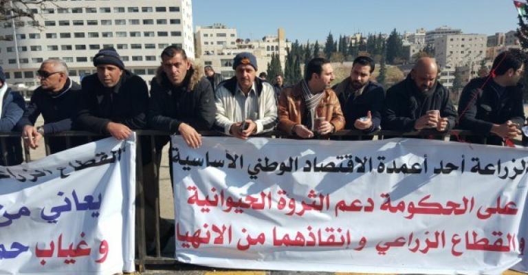 تأسيس نقابة العاملين في الزراعة على طاولة "العمل"